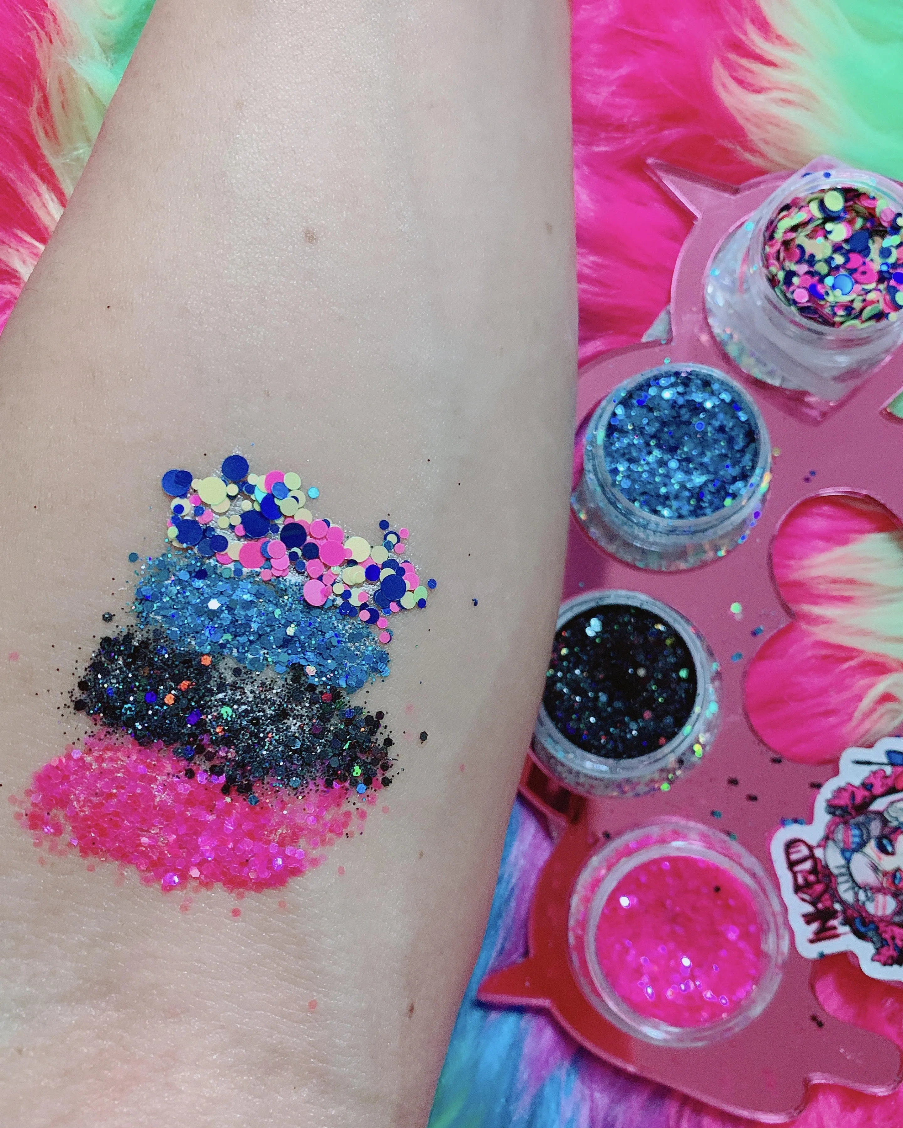 *ELECTRIC CIRCUS!* New Glitter Knuckleduster Pallette