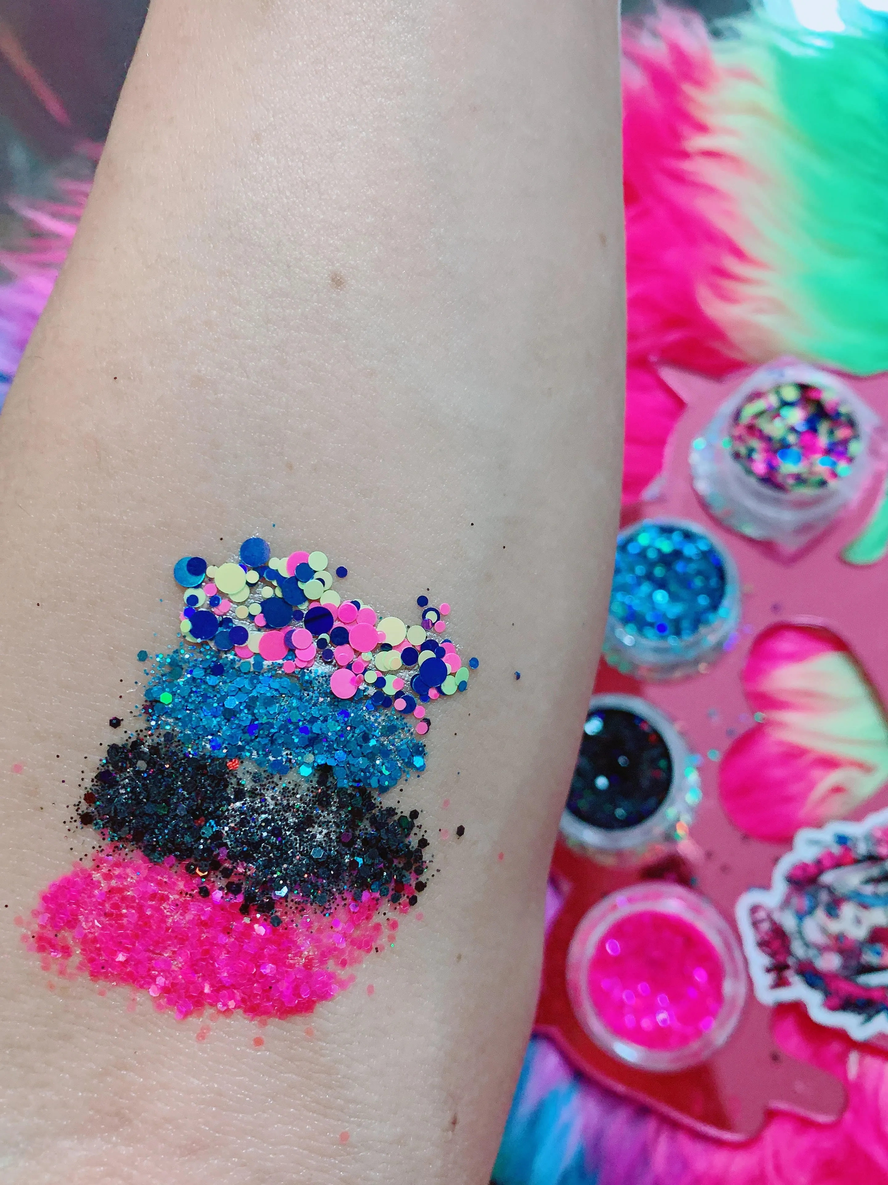 *ELECTRIC CIRCUS!* New Glitter Knuckleduster Pallette